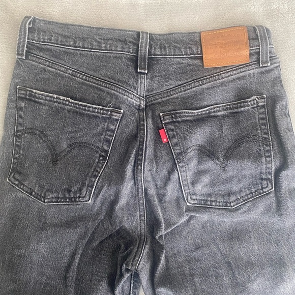 Levi’s Ribcage Jeans - Picture 2 of 4